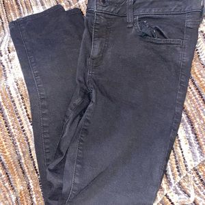black skinny jeans (NO RIPS)